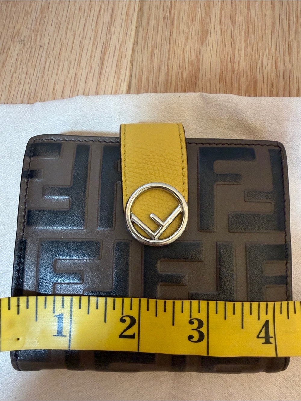 Fendi Zucca bifold FF logo unisex wallet. - Picture 11 of 16